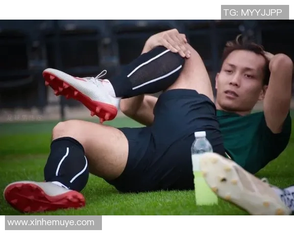 穿上足球明星同款袜子感受赛场激情与时尚魅力的完美结合 穿上足球明星同款袜子感受赛场激情与时尚魅力的完美结合