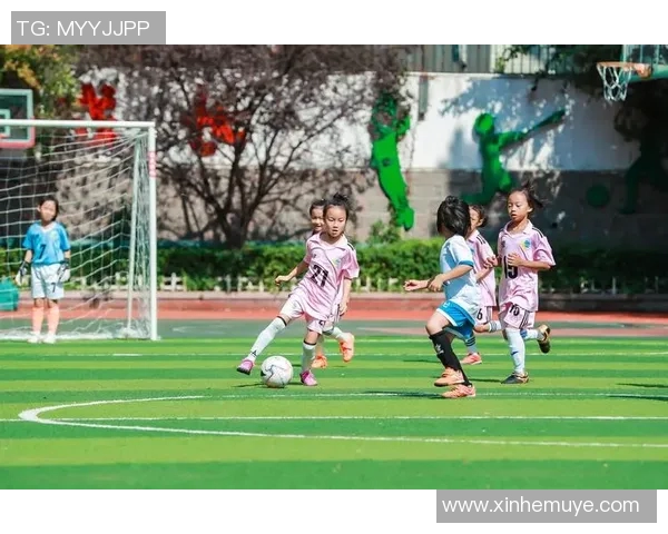 小孩心中的足球偶像是谁让他们在绿茵场上尽情挥洒激情与梦想