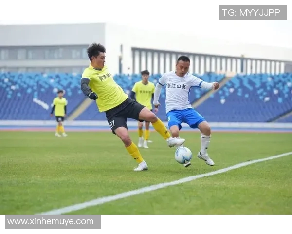 没有后腰的足球明星如何在比赛中展现个人魅力与团队精神的完美结合