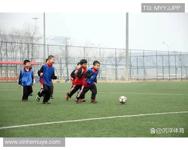 小孩子眼中的足球明星梦想与现实的奇妙碰撞